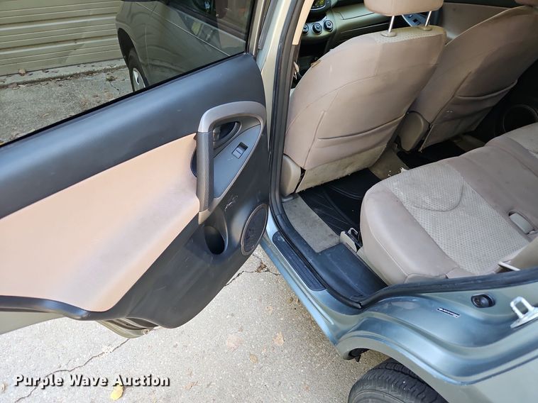 image for item LM9159 2006 Toyota RAV4  SUV