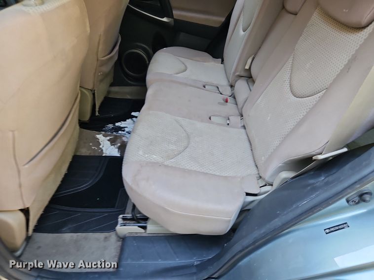 image for item LM9159 2006 Toyota RAV4  SUV