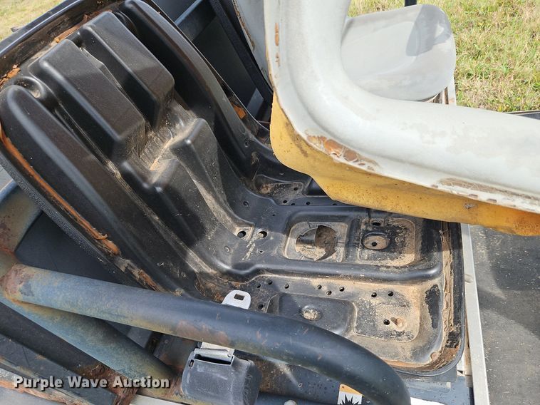 image for item LM9172 Club Car XRT 1500  utility vehicle