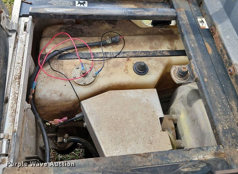 image for item LM9172 Club Car XRT 1500  utility vehicle