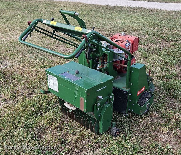 image for item LM9185 Ransomes XRS200  seeder