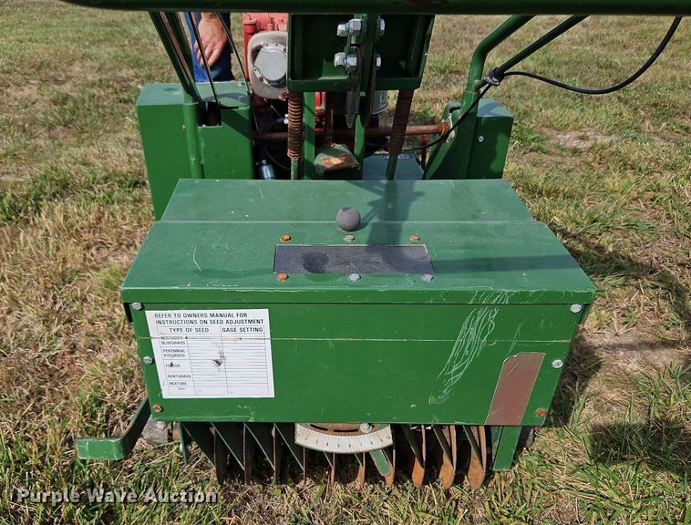 image for item LM9185 Ransomes XRS200  seeder