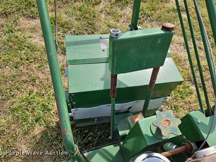 image for item LM9185 Ransomes XRS200  seeder