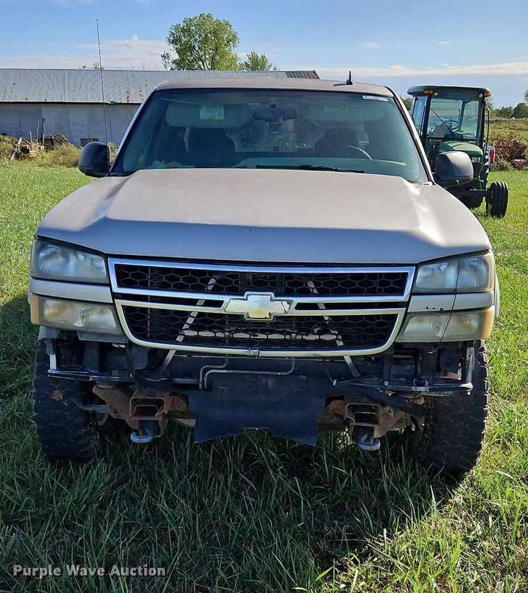 image for item LM9224 2006 Chevrolet Silverado 2500HD  Ext. Cab pickup truck