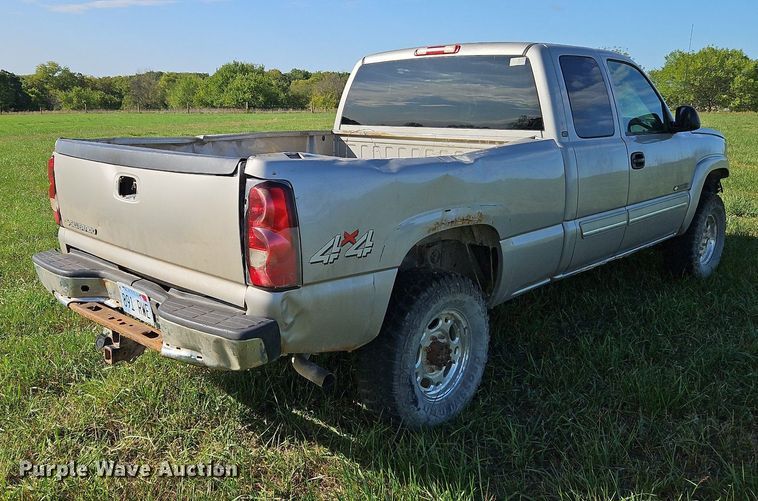 image for item LM9224 2006 Chevrolet Silverado 2500HD  Ext. Cab pickup truck