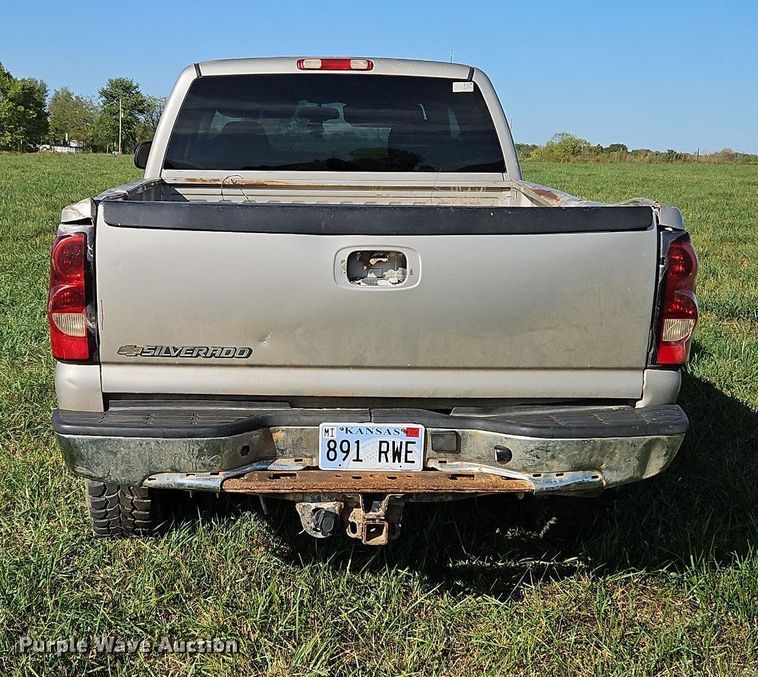 image for item LM9224 2006 Chevrolet Silverado 2500HD  Ext. Cab pickup truck