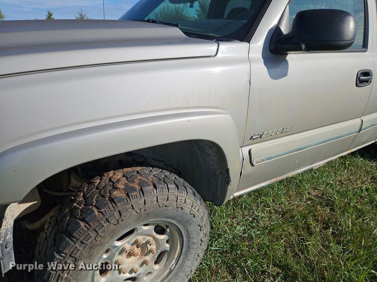 image for item LM9224 2006 Chevrolet Silverado 2500HD  Ext. Cab pickup truck