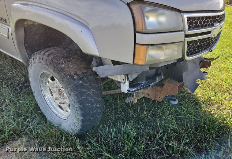 image for item LM9224 2006 Chevrolet Silverado 2500HD  Ext. Cab pickup truck