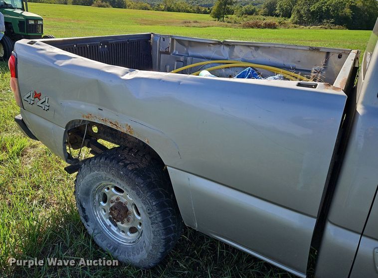 image for item LM9224 2006 Chevrolet Silverado 2500HD  Ext. Cab pickup truck