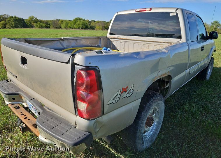 image for item LM9224 2006 Chevrolet Silverado 2500HD  Ext. Cab pickup truck