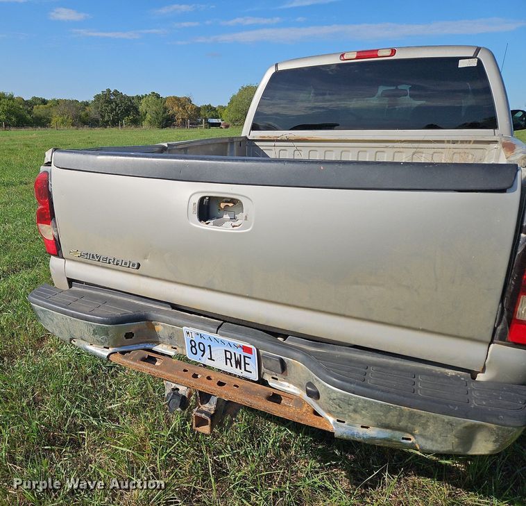 image for item LM9224 2006 Chevrolet Silverado 2500HD  Ext. Cab pickup truck