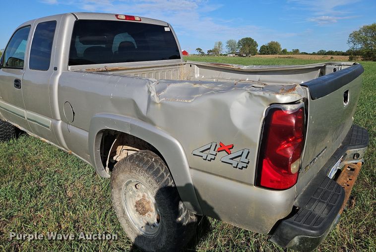 image for item LM9224 2006 Chevrolet Silverado 2500HD  Ext. Cab pickup truck