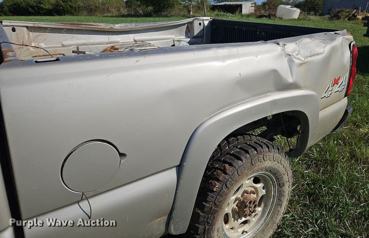 image for item LM9224 2006 Chevrolet Silverado 2500HD  Ext. Cab pickup truck