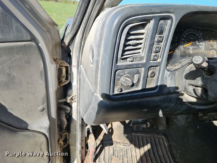 image for item LM9224 2006 Chevrolet Silverado 2500HD  Ext. Cab pickup truck