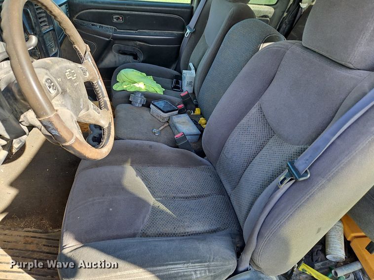 image for item LM9224 2006 Chevrolet Silverado 2500HD  Ext. Cab pickup truck