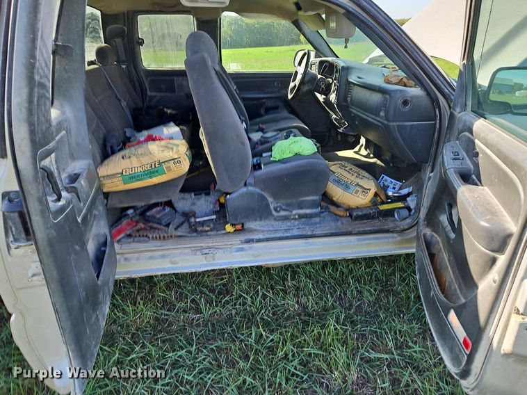 image for item LM9224 2006 Chevrolet Silverado 2500HD  Ext. Cab pickup truck