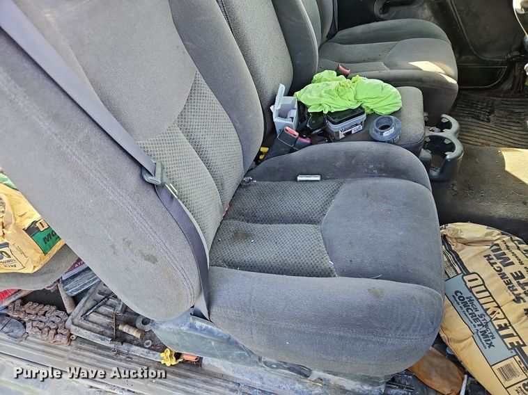 image for item LM9224 2006 Chevrolet Silverado 2500HD  Ext. Cab pickup truck