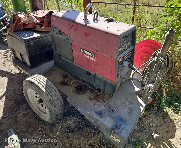 image for item LM9227 Lincoln Ranger 250  welder with trailer