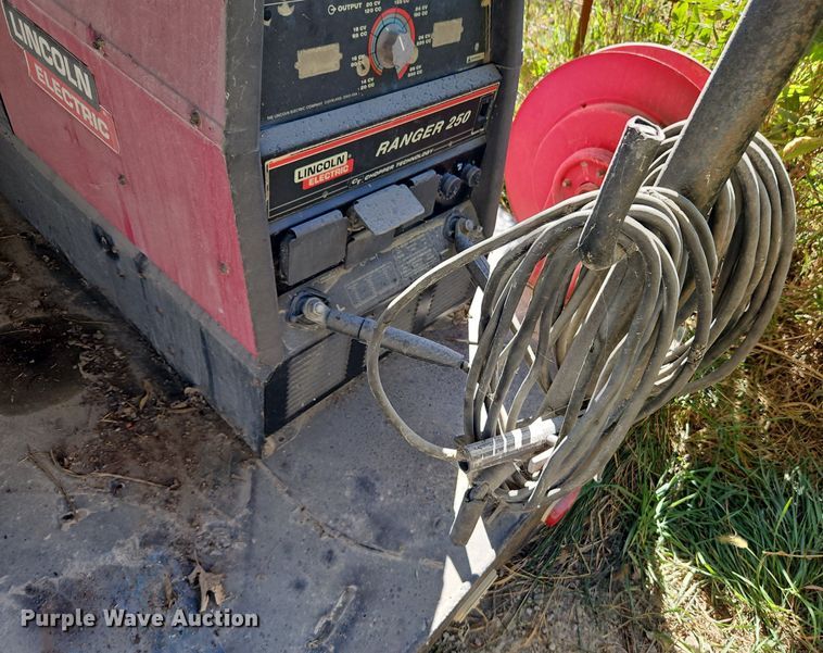 image for item LM9227 Lincoln Ranger 250  welder with trailer