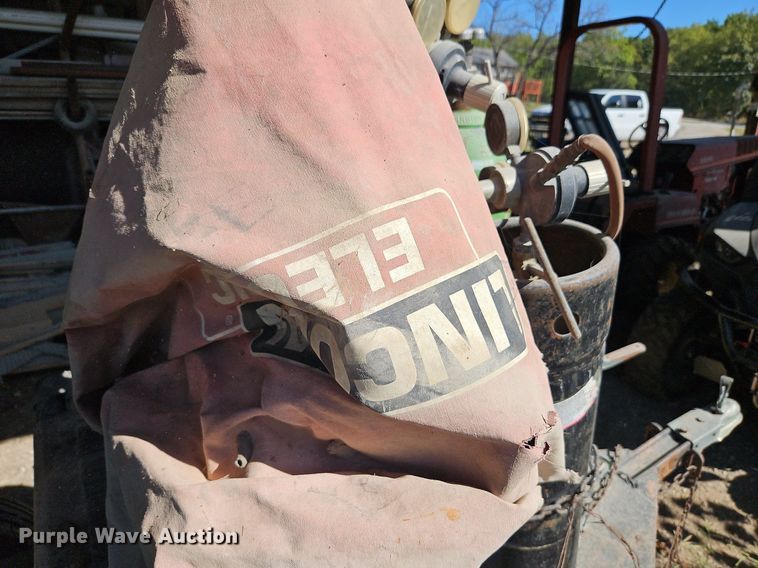 image for item LM9227 Lincoln Ranger 250  welder with trailer