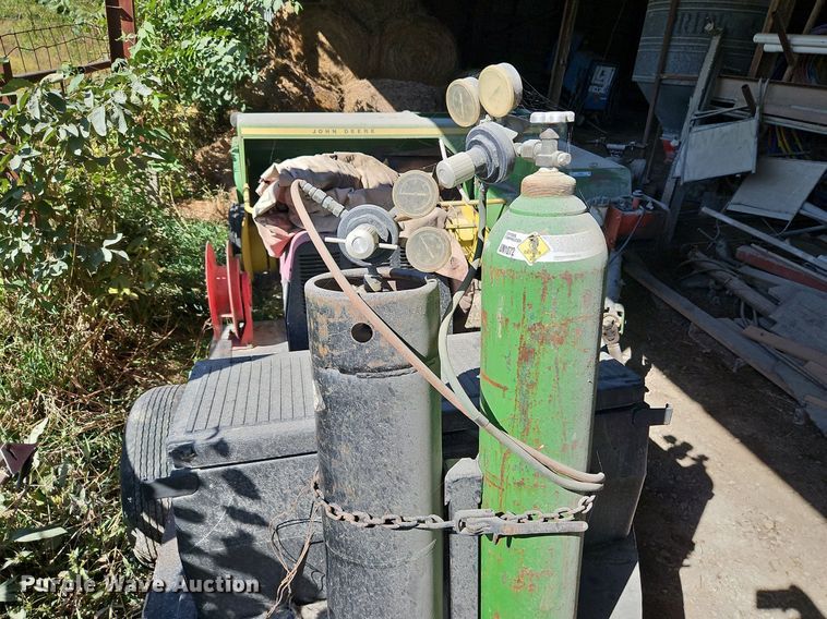 image for item LM9227 Lincoln Ranger 250  welder with trailer