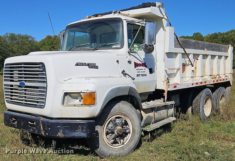 image for item LM9228 1996 Ford Aeromax L9000  dump truck