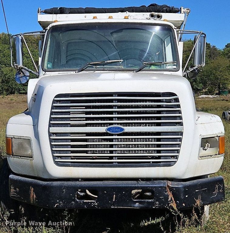 image for item LM9228 1996 Ford Aeromax L9000  dump truck