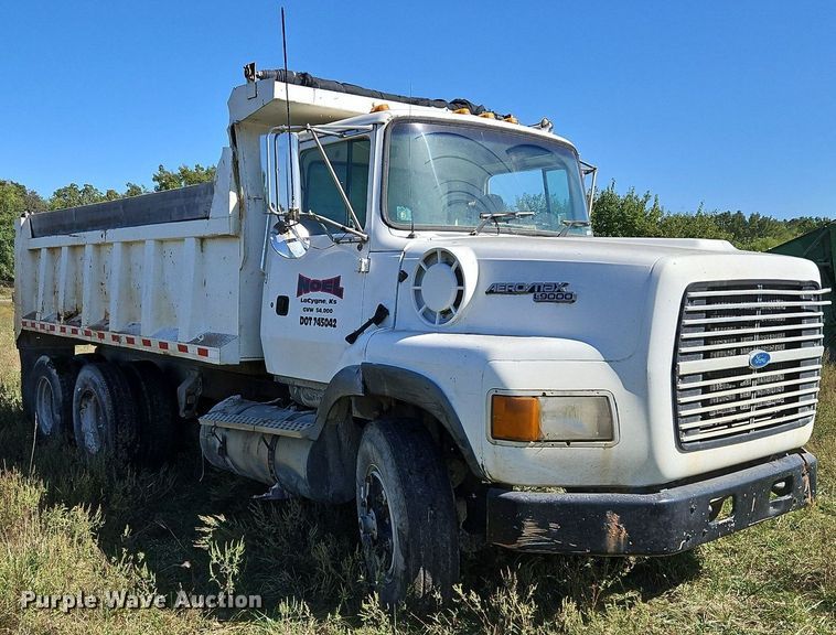 image for item LM9228 1996 Ford Aeromax L9000  dump truck