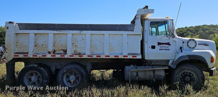 image for item LM9228 1996 Ford Aeromax L9000  dump truck