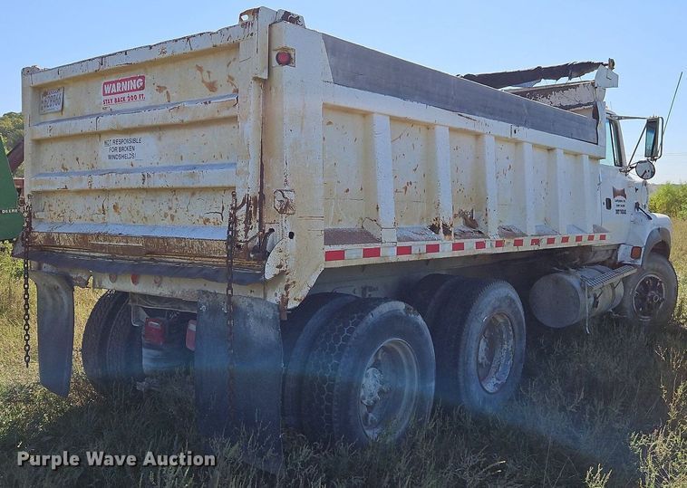image for item LM9228 1996 Ford Aeromax L9000  dump truck