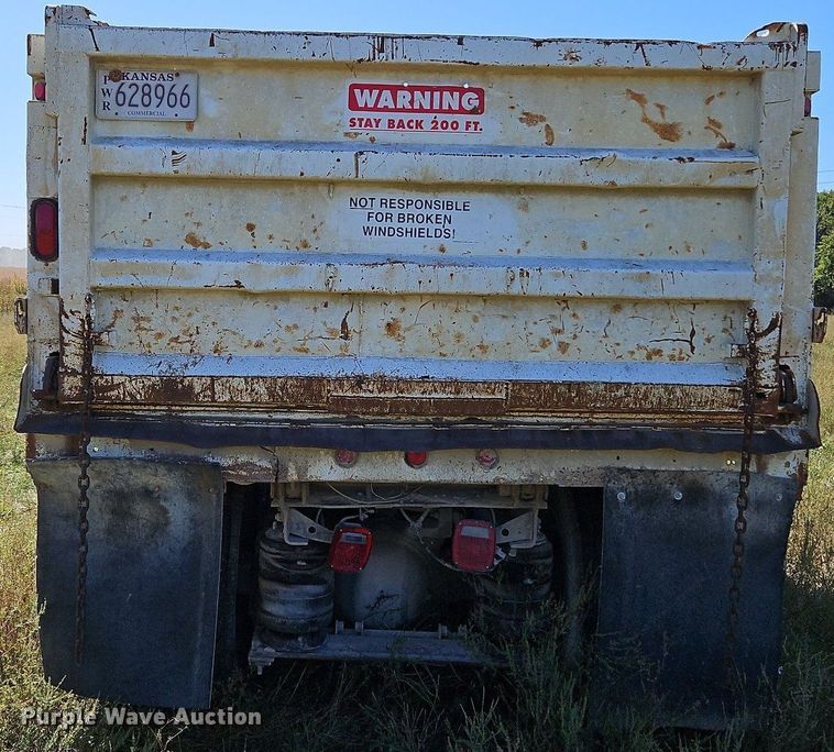 image for item LM9228 1996 Ford Aeromax L9000  dump truck