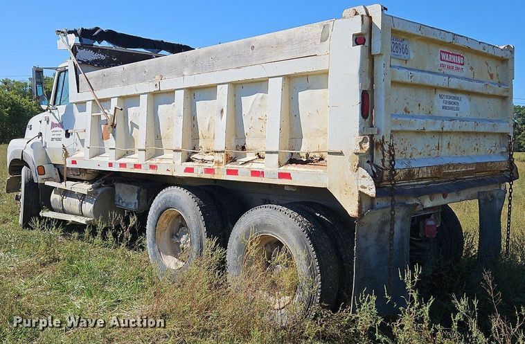 image for item LM9228 1996 Ford Aeromax L9000  dump truck