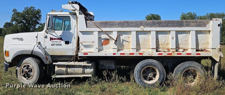 image for item LM9228 1996 Ford Aeromax L9000  dump truck