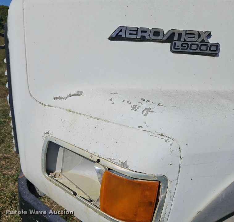 image for item LM9228 1996 Ford Aeromax L9000  dump truck