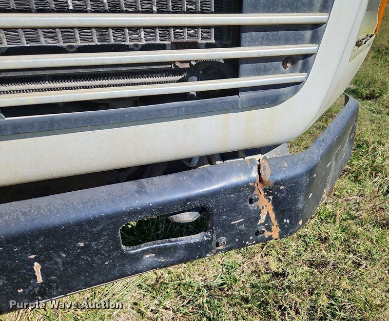 image for item LM9228 1996 Ford Aeromax L9000  dump truck