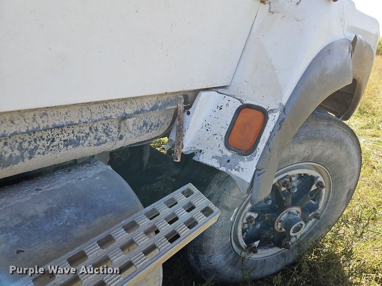 image for item LM9228 1996 Ford Aeromax L9000  dump truck