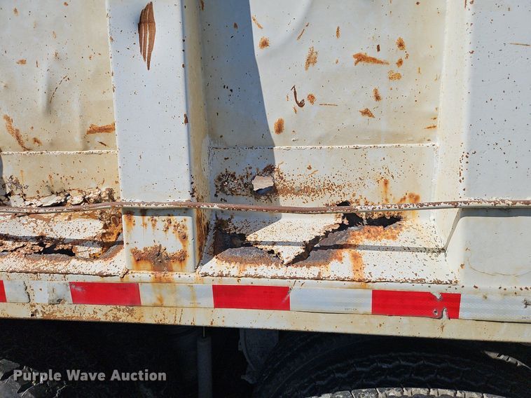 image for item LM9228 1996 Ford Aeromax L9000  dump truck