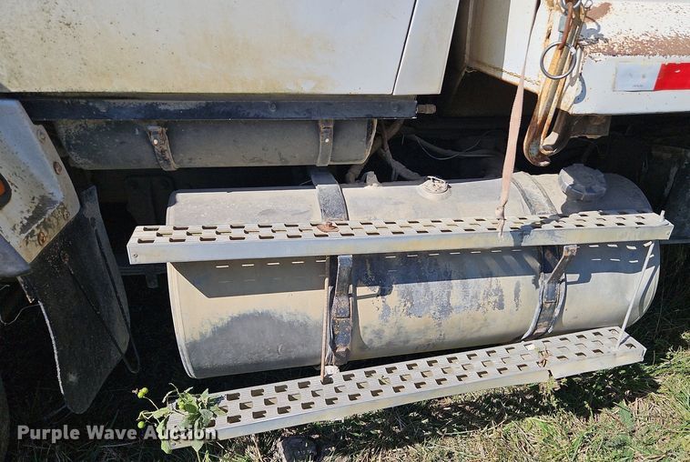 image for item LM9228 1996 Ford Aeromax L9000  dump truck