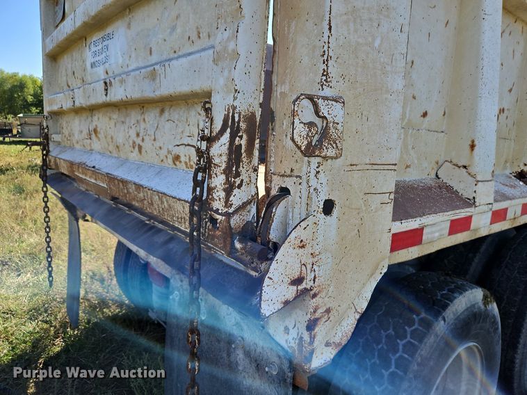 image for item LM9228 1996 Ford Aeromax L9000  dump truck