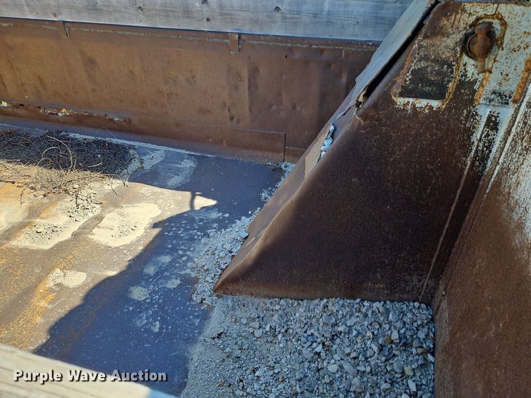 image for item LM9228 1996 Ford Aeromax L9000  dump truck