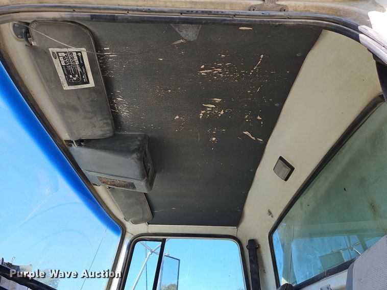 image for item LM9228 1996 Ford Aeromax L9000  dump truck