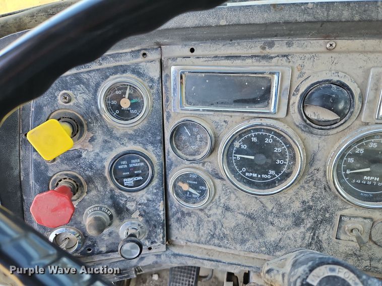 image for item LM9228 1996 Ford Aeromax L9000  dump truck