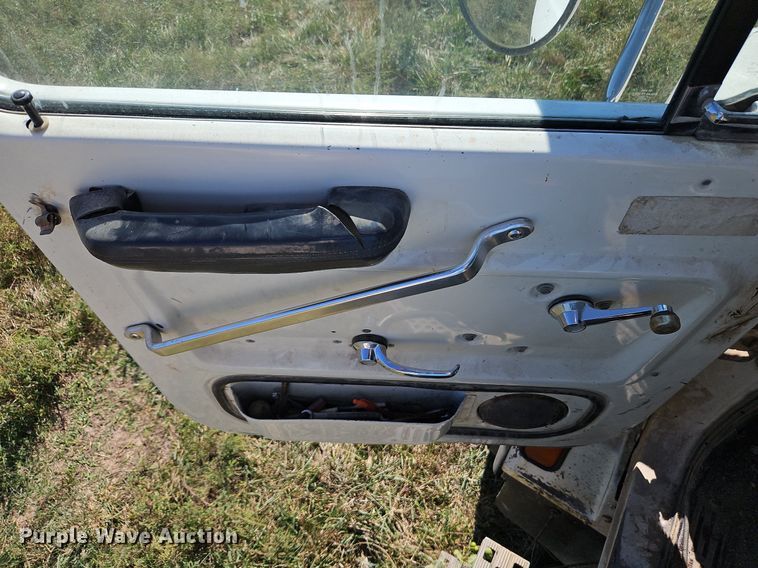 image for item LM9228 1996 Ford Aeromax L9000  dump truck