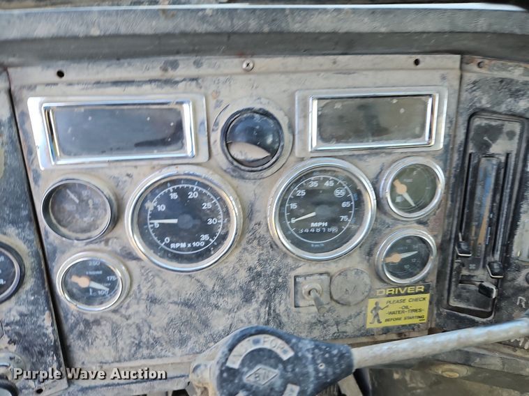 image for item LM9228 1996 Ford Aeromax L9000  dump truck