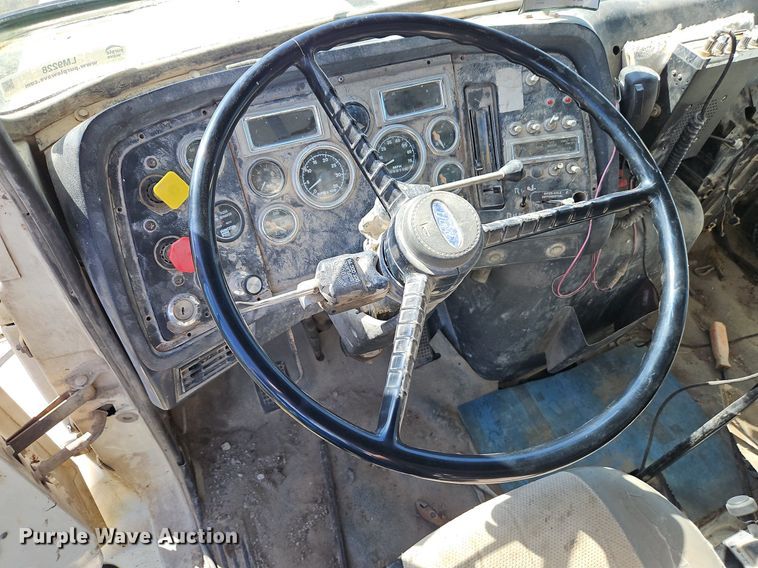 image for item LM9228 1996 Ford Aeromax L9000  dump truck