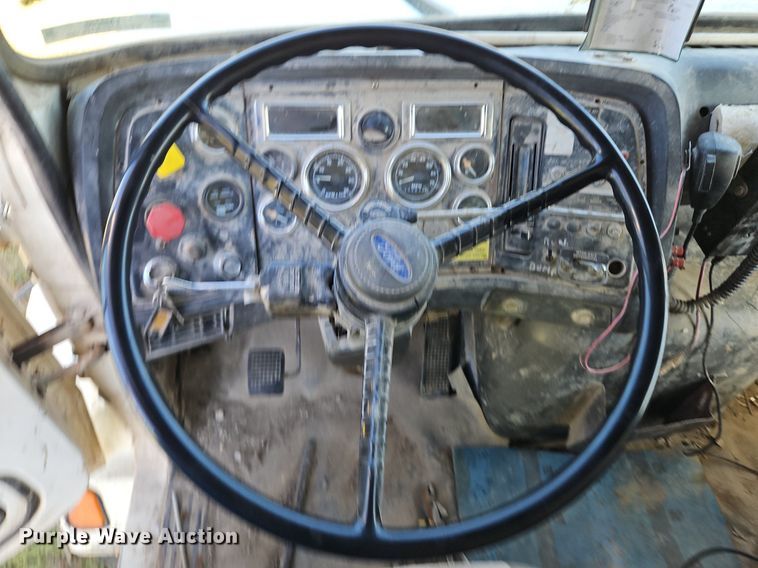 image for item LM9228 1996 Ford Aeromax L9000  dump truck