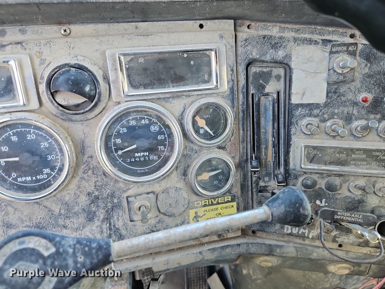 image for item LM9228 1996 Ford Aeromax L9000  dump truck