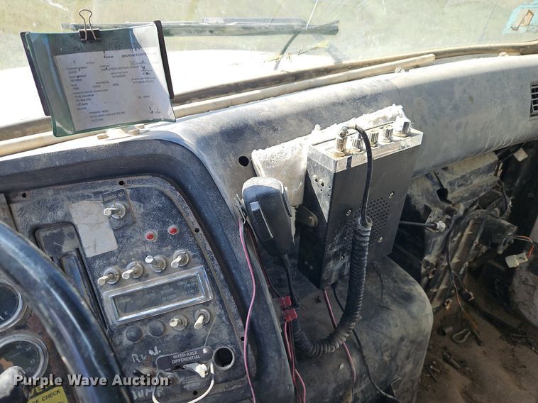 image for item LM9228 1996 Ford Aeromax L9000  dump truck