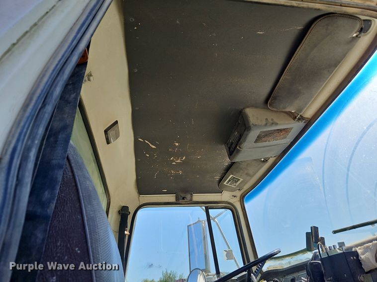 image for item LM9228 1996 Ford Aeromax L9000  dump truck