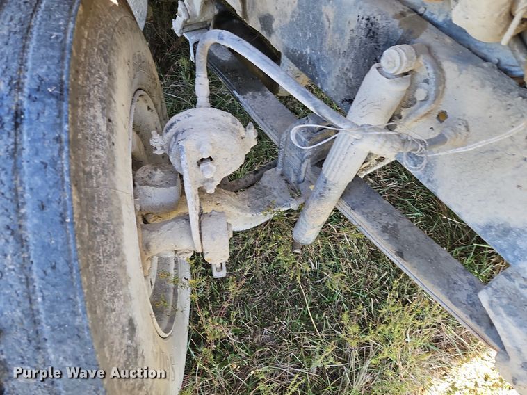 image for item LM9228 1996 Ford Aeromax L9000  dump truck